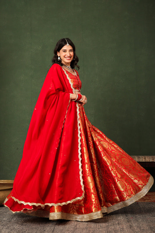 Red Brocade Silk Lehenga Set with Organza Dupatta ✨
